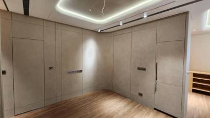 Gallery item